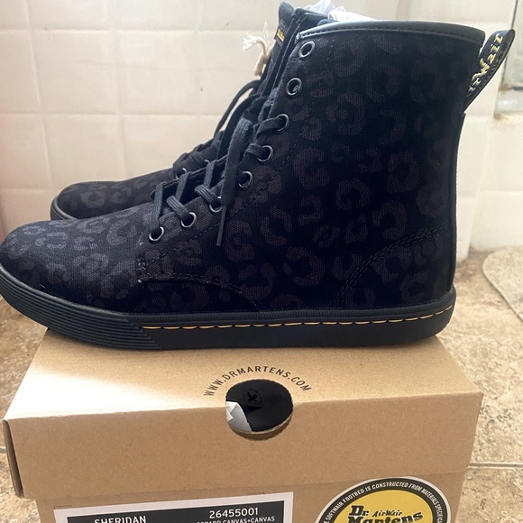 Dr. Martens Shoes - Dr. Martens boots size 7